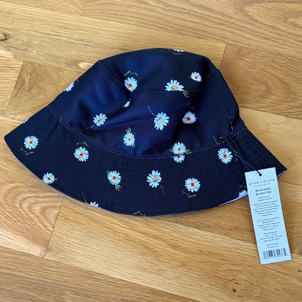 NWT Alice + Olivia Reversible Bucket Hat by Stacey Bendet.